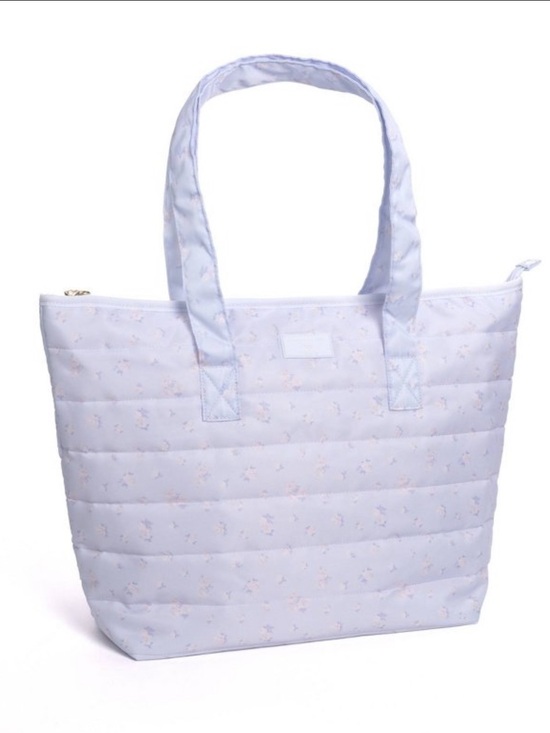 LoveShackFancy Handbags - LoveShackFancy x Target - Yoobi
Everblooming Rosettes Ditsy Quilted Tote
Bag